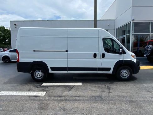 Used 2025 RAM ProMaster 2500 w/ Convenience Group FWD image 11
