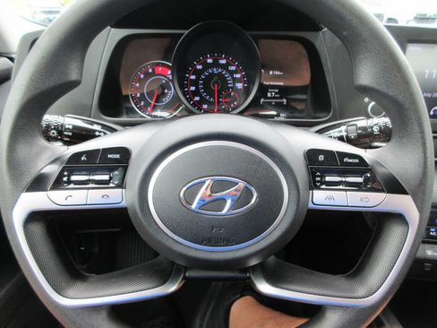 Used 2022 Hyundai Elantra SEL FWD image 22