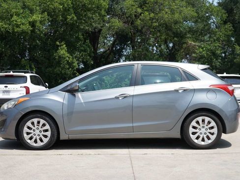 Used 2016 Hyundai Elantra GT FWD image 3