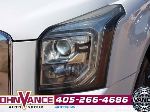 Used 2017 GMC Yukon Denali image 4