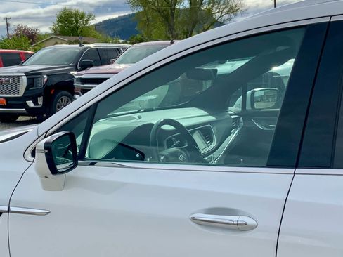 Used 2022 Buick Enclave Premium AWD/4WD image 12