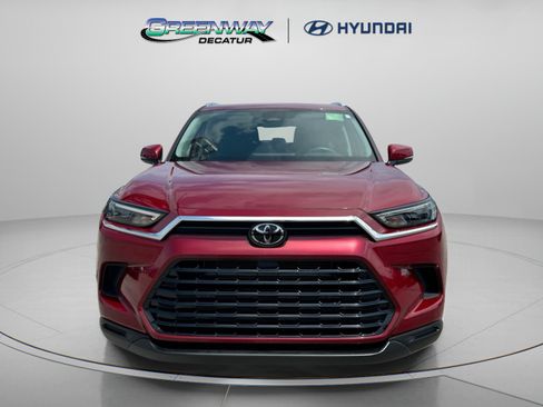Used 2024 Toyota Grand Highlander XLE FWD image 3