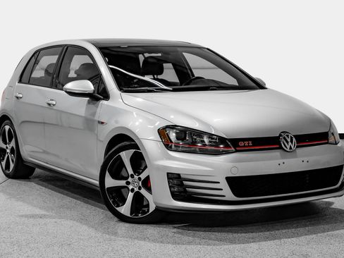 Used 2017 Volkswagen GTI SE FWD image 4
