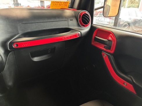 Used 2018 Jeep Wrangler Unlimited Sport w/ Connectivity Group AWD/4WD image 22