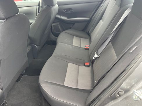 Used 2024 Nissan Sentra SV FWD image 11