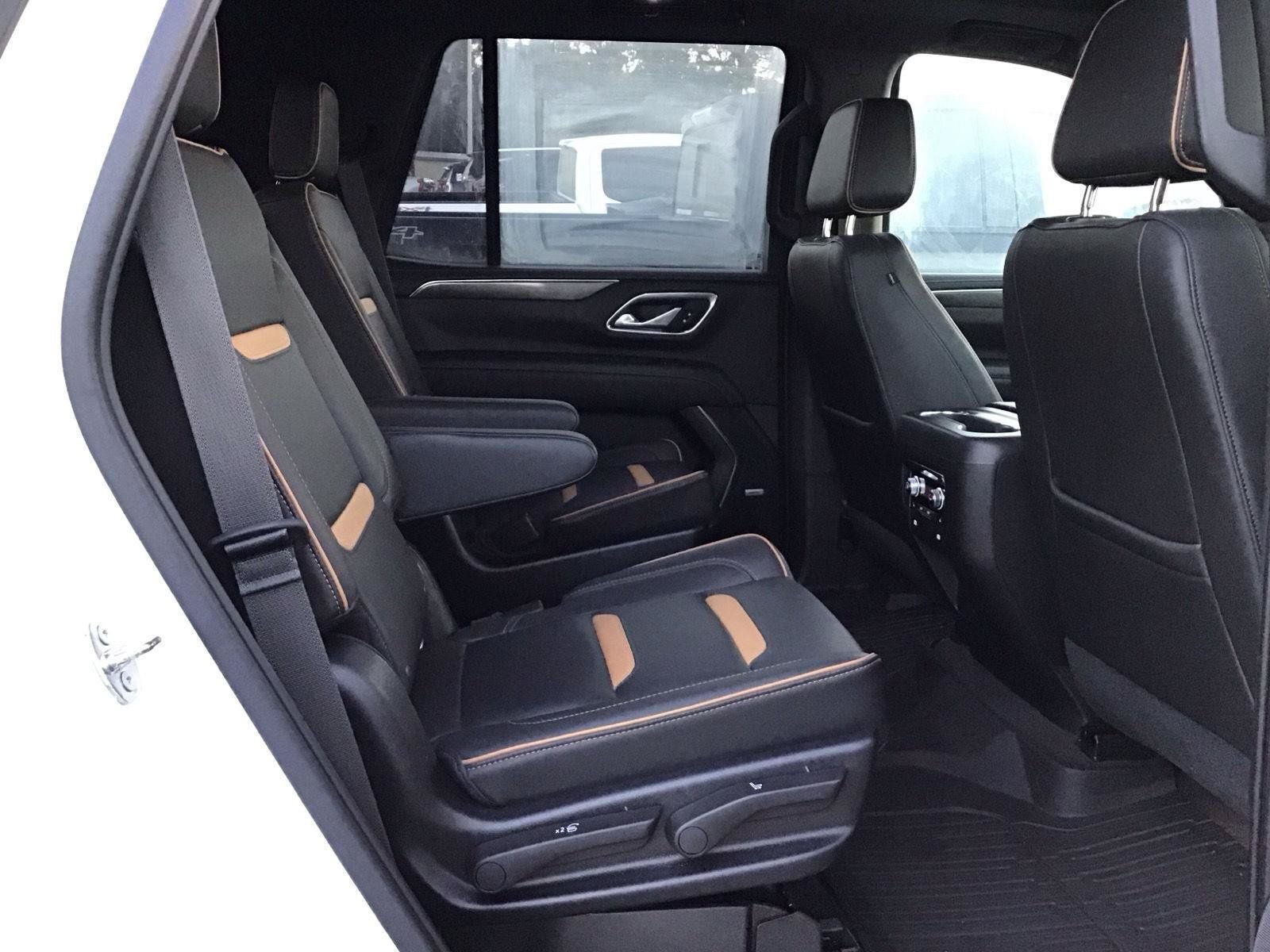 Used 2021 GMC Yukon AT4 w/ Technology Package AWD/4WD image 5