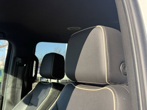 Used 2023 Chevrolet Suburban Premier image 11