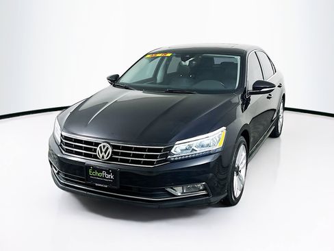 Used 2017 Volkswagen Passat 1.8T SEL Premium image 3