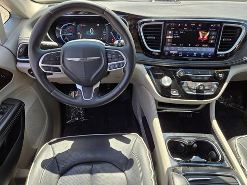 Used 2023 Chrysler Pacifica Limited FWD image 14