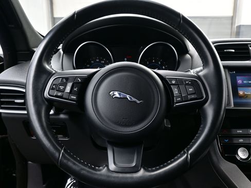 Used 2017 Jaguar F-PACE Premium image 25