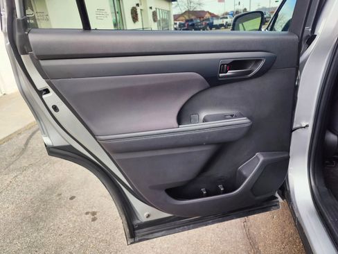 Used 2024 Toyota Highlander LE image 19