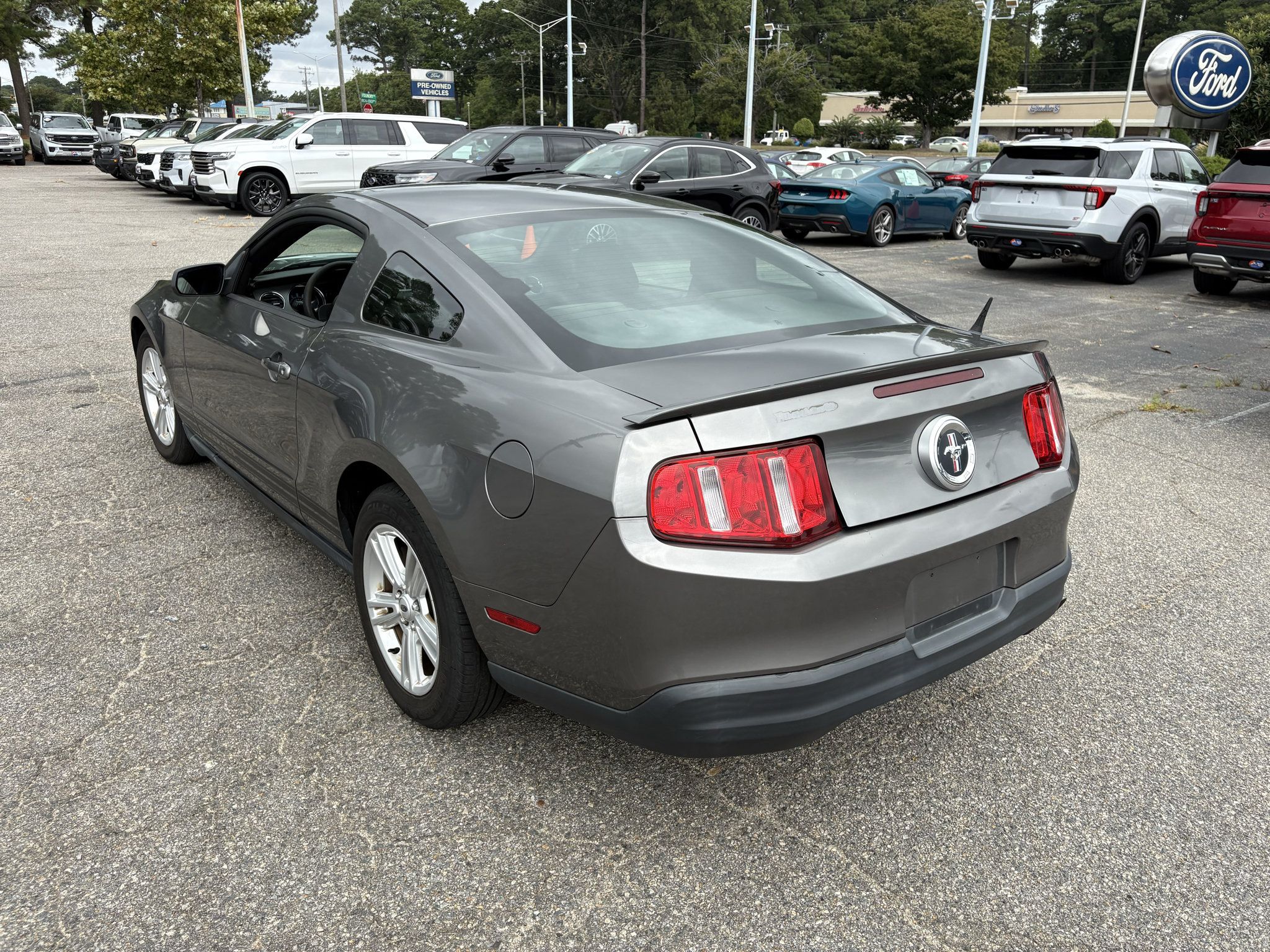 Used 2010 Ford Mustang Coupe RWD image 7