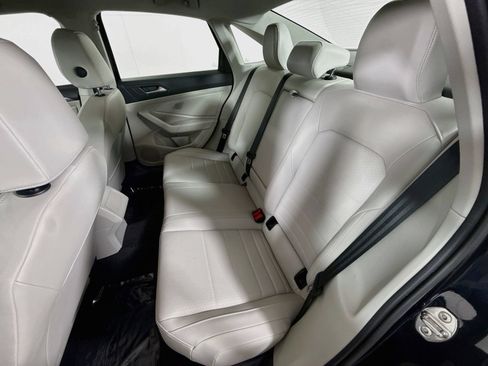 Certified 2023 Volkswagen Jetta SE w/ Panoramic Sunroof Package FWD image 20