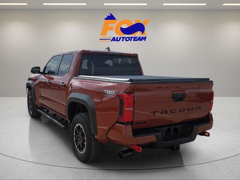 Certified 2025 Toyota Tacoma TRD Off-Road AWD/4WD image 3