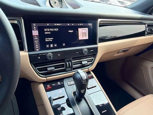 Used 2023 Porsche Macan Turbo image 28