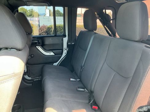 Used 2017 Jeep Wrangler Unlimited Sport w/ Connectivity Group AWD/4WD image 18