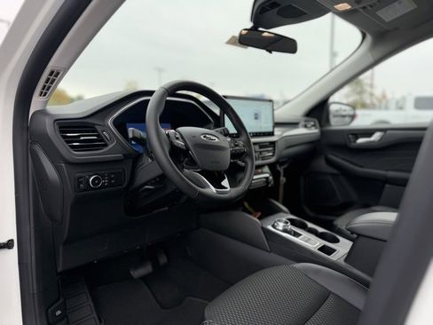 New 2025 Ford Escape SE image 10