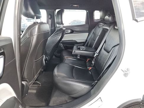 Used 2025 Jeep Compass Limited AWD/4WD image 17