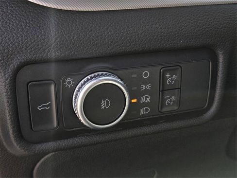 Used 2022 Ford Explorer XLT w/ Equipment Group 202A image 20