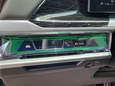 Used 2024 BMW 740i image 16