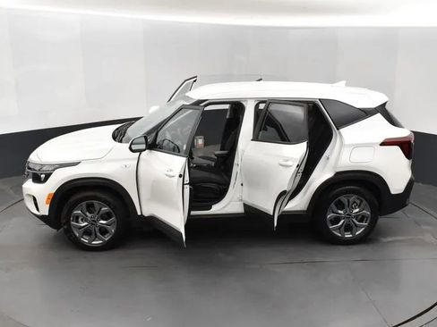 Used 2026 Kia Seltos LX FWD image 7