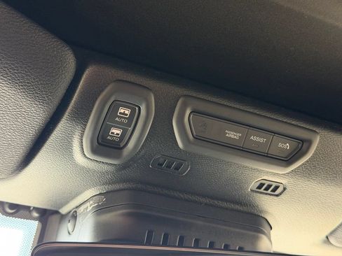 Used 2022 Jeep Wrangler Unlimited Sahara AWD/4WD image 26
