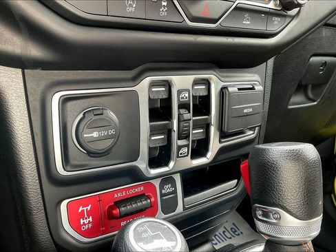 Used 2023 Jeep Gladiator Mojave AWD/4WD image 16