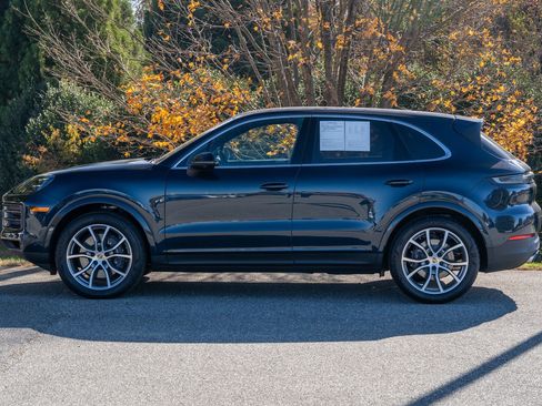 Certified 2025 Porsche Cayenne image 2