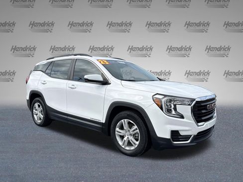 Used 2023 GMC Terrain SLE w/ Driver Convenience Package FWD image 2