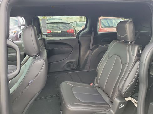 New 2026 Chrysler Voyager LX image 6