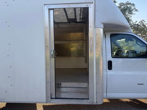 Used 2022 Chevrolet Express 3500 w/ Power Convenience Package RWD image 24