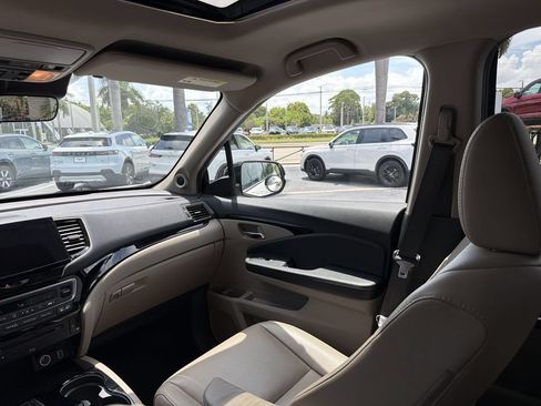 Used 2019 Honda Pilot Touring image 11