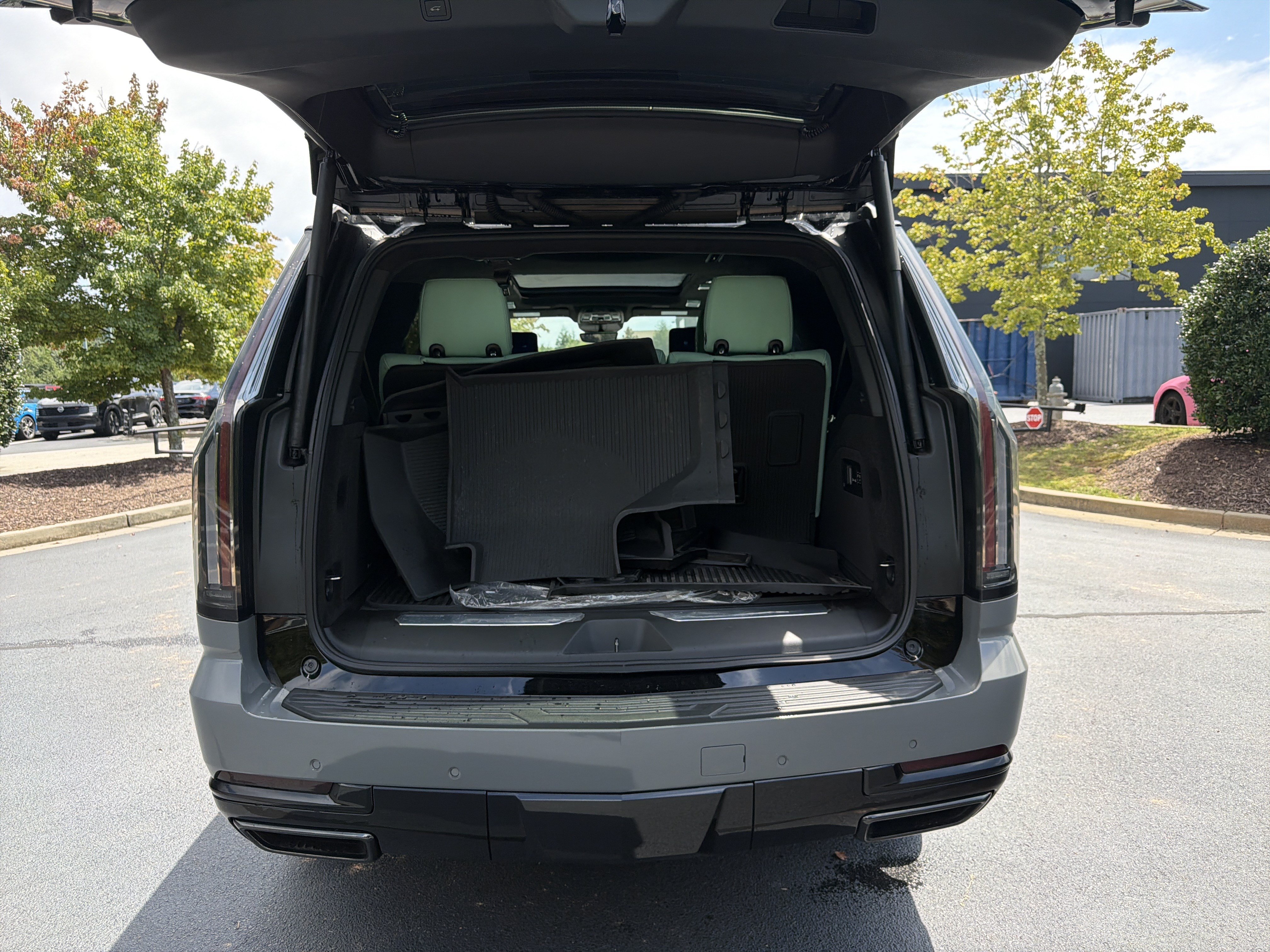 Used 2026 Cadillac Escalade Platinum Sport w/ LPO, Floor Liner Package AWD/4WD image 53