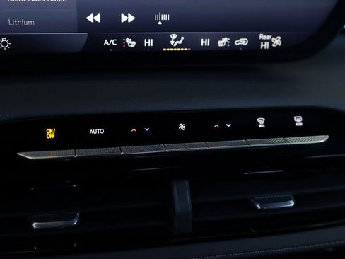 Used 2025 Buick Enclave Preferred image 18