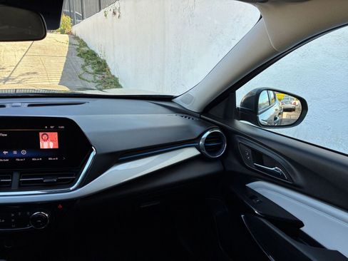 Used 2025 Chevrolet Trax LT w/ LT Convenience Package image 34