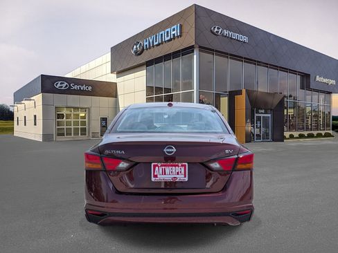 Used 2024 Nissan Altima 2.5 SV FWD image 4