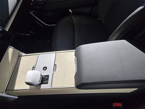 New 2026 Land Rover Range Rover SV image 15