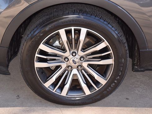 Used 2017 Ford Explorer Platinum image 39