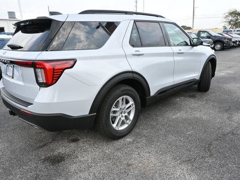 New 2026 Ford Explorer Active w/ Active Comfort Package image 2