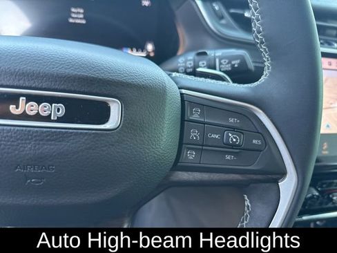 Used 2023 Jeep Grand Cherokee Limited w/ Black Appearance Package AWD/4WD image 25