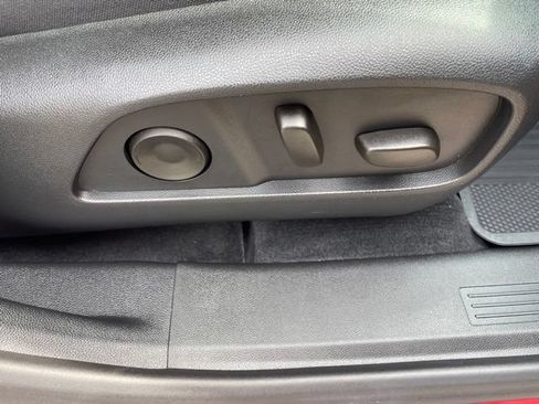 Used 2025 Chevrolet Equinox ACTIV w/ Safety and Technology Package FWD image 36