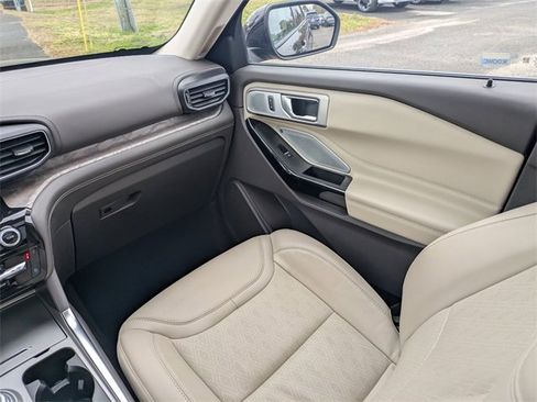 Used 2023 Ford Explorer Platinum w/ Technology Package image 20