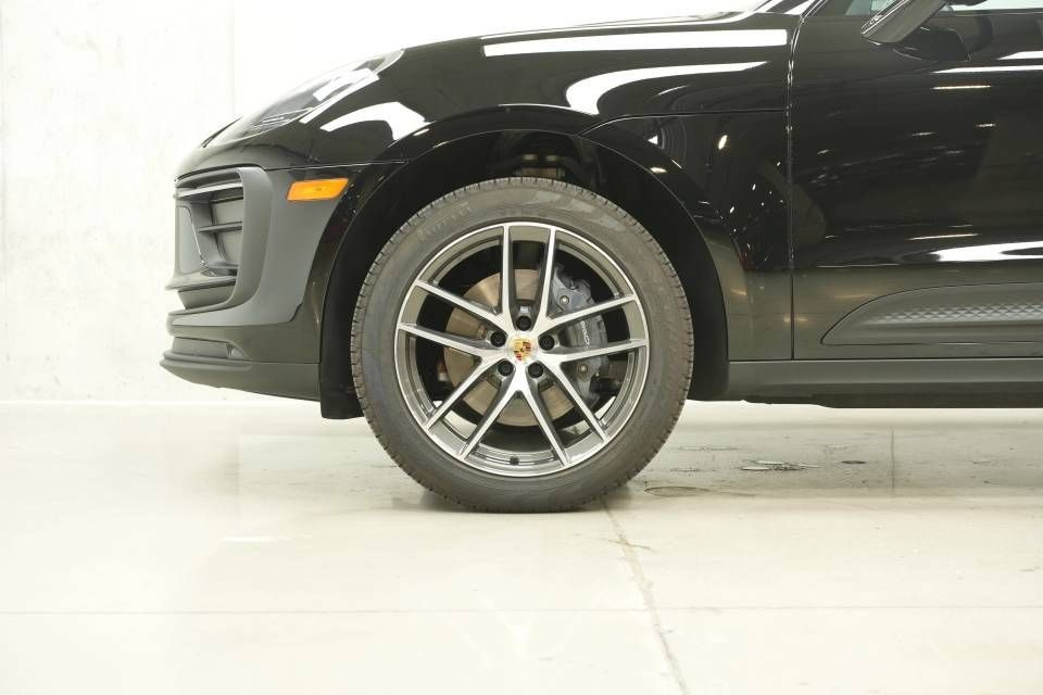 Certified 2026 Porsche Macan AWD/4WD image 42