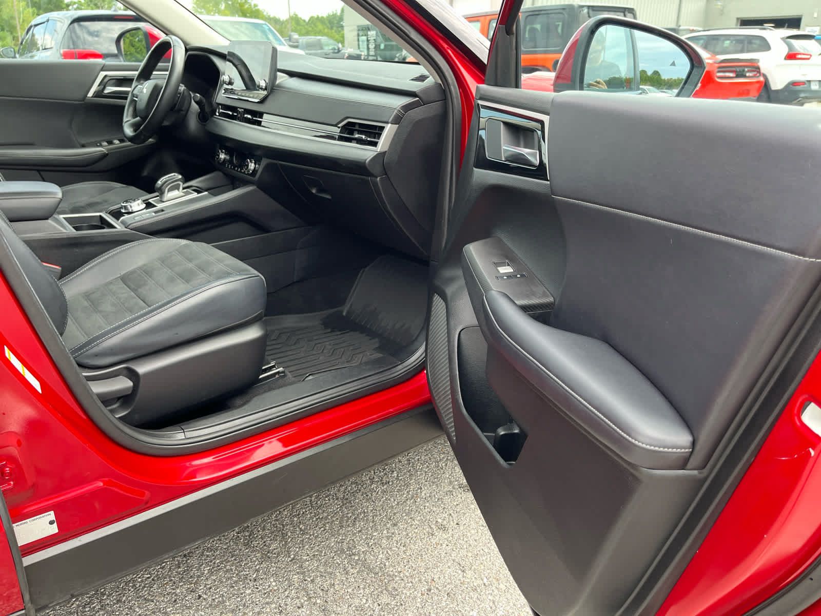 Used 2024 Mitsubishi Outlander SE AWD/4WD image 34