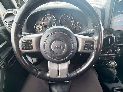 Used 2013 Jeep Wrangler Unlimited Sahara image 10