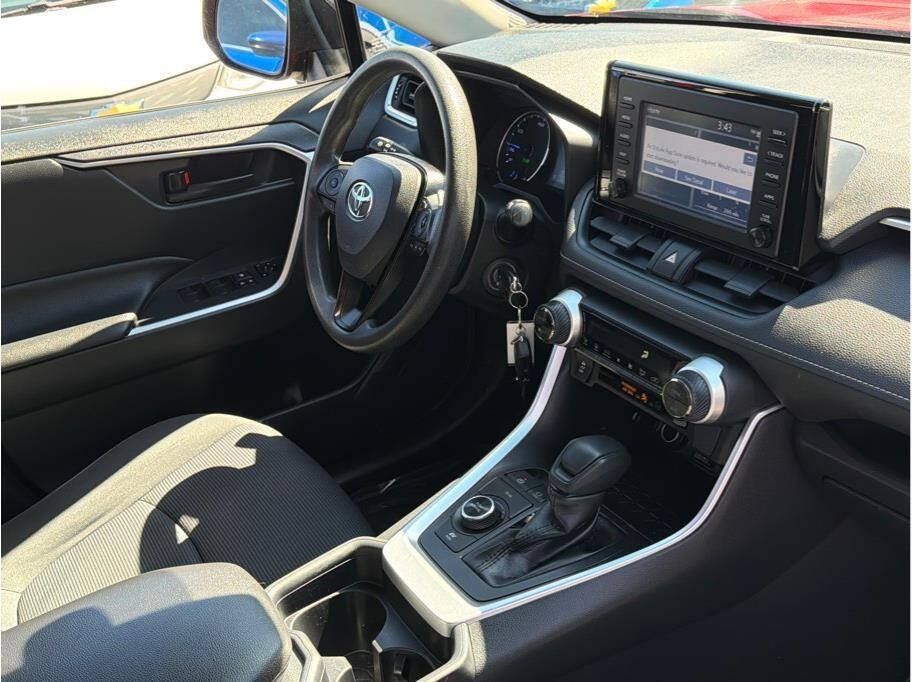 Used 2019 Toyota RAV4 LE w/ Carpet Mat Package AWD/4WD image 6