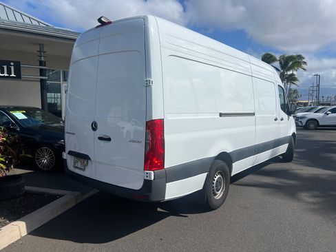Used 2024 Mercedes-Benz Sprinter 2500 image 3