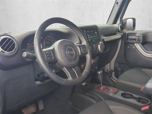 Used 2015 Jeep Wrangler Unlimited Sahara w/ Connectivity Group AWD/4WD image 9