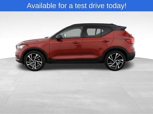 Used 2021 Volvo XC40 T5 R-Design w/ Advanced Package image 3