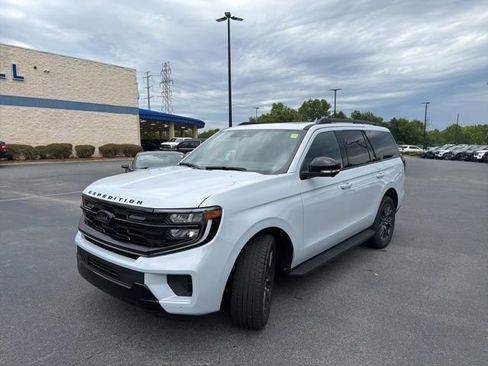 New 2026 Ford Expedition Platinum w/ Stealth Appearance Package AWD/4WD image 21